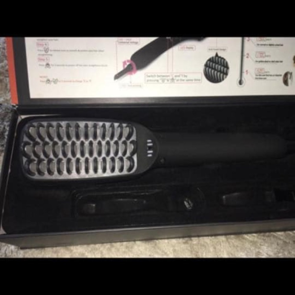 Hair straightening brush